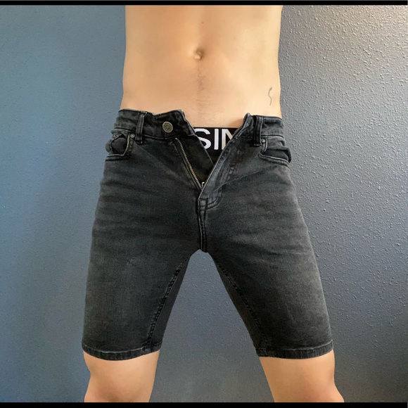 Asos black denim shorts 30 inch waist - Picture 5 of 7